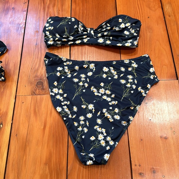 Under protection high waisted bikini size medium - Picture 4 of 6